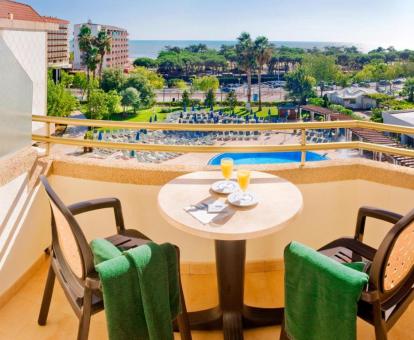 Foto de las instalaciones de este hotel con vistas al mar.