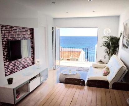 Foto de las instalaciones de este apartamento con vistas al mar.