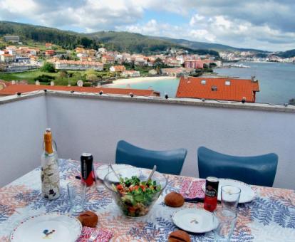 Foto de la terraza con vistas al mar del apartamento.