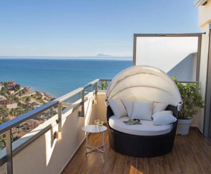 Foto de las instalaciones de este hotel con vistas al mar.