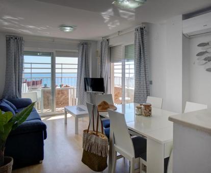 Foto de las instalaciones de este apartamento con vistas al mar.