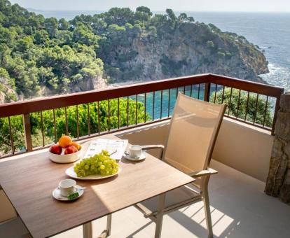 Foto de las instalaciones de este hotel con vistas al mar.