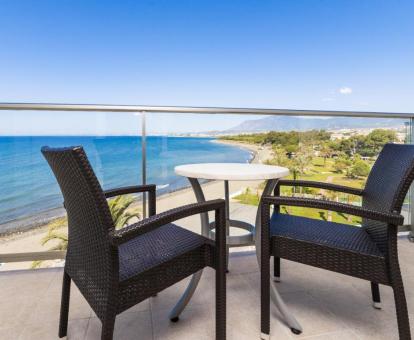 Foto de las instalaciones de este hotel con vistas al mar.