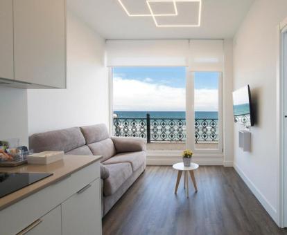 Foto de las instalaciones de este hotel con vistas al mar.