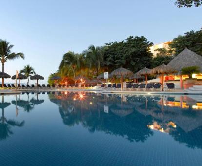 Foto de la fabulosa piscina al aire libre de este hotel todo incluido.