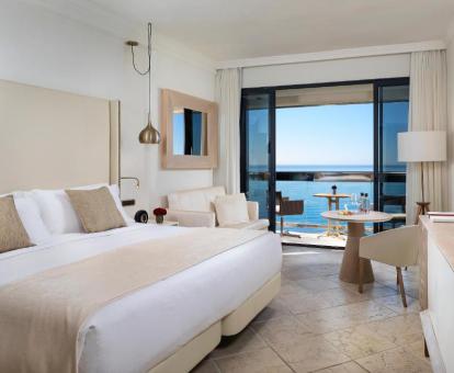 Foto de la Habitación Supreme Red Level con vistas al mar.