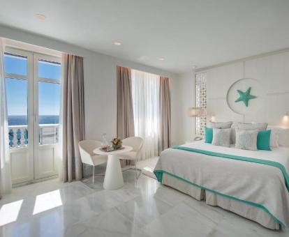 Foto de la habitación doble Deluxe con vistas al mar.