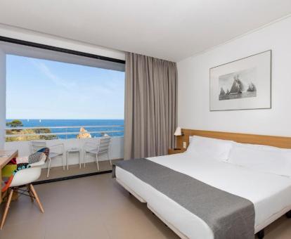 Foto de las instalaciones de este hotel con vistas al mar.