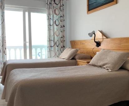 Foto de las vistas al mar desde el dormitorio de uno de los apartamentos.