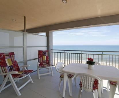 Foto de las instalaciones de este apartamento con vistas al mar.