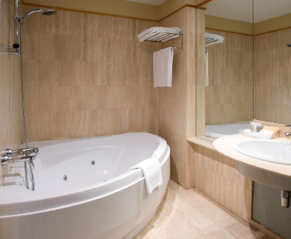 Foto de la bañera de hidromasaje en la Habitación Doble Estandard