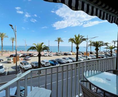 Foto de las instalaciones de este hotel con vistas al mar.