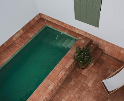 Foto de la acogedora piscina privada de esta coqueta villa independiente.