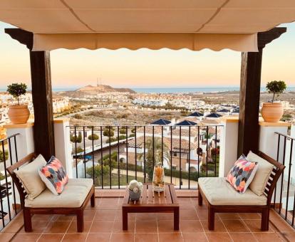 Foto de las instalaciones de este hotel con vistas al mar.