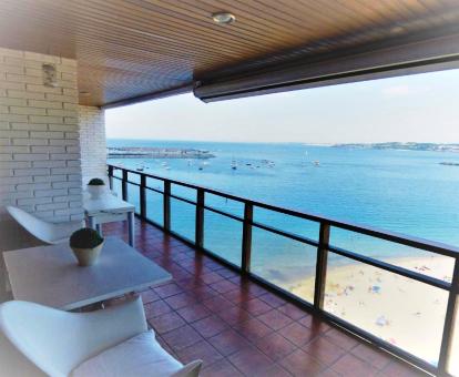 Foto de las instalaciones de este hotel con vistas al mar.