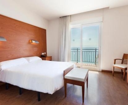 Foto de las instalaciones de este hotel con vistas al mar.