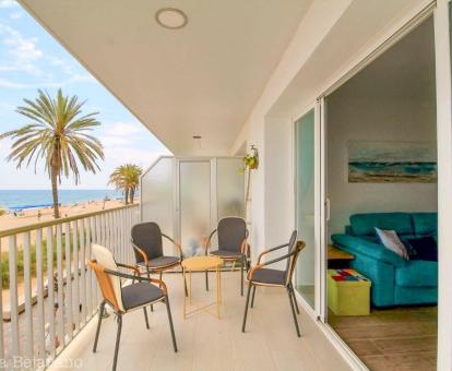 Foto de las instalaciones de este hotel con vistas al mar.