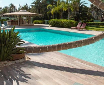 Foto de la piscina al aire libre disponible todo el año de este acogedor hotel boutique.