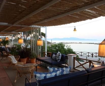 Foto de las instalaciones de este hotel con vistas al mar.