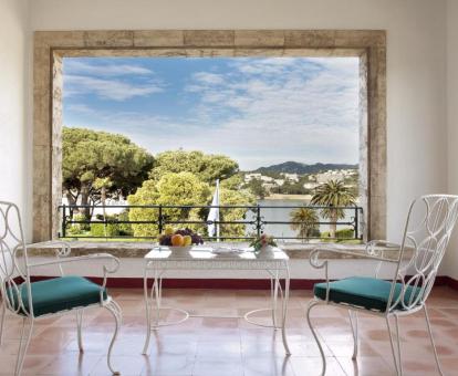 Foto de las instalaciones de este hotel con vistas al mar.