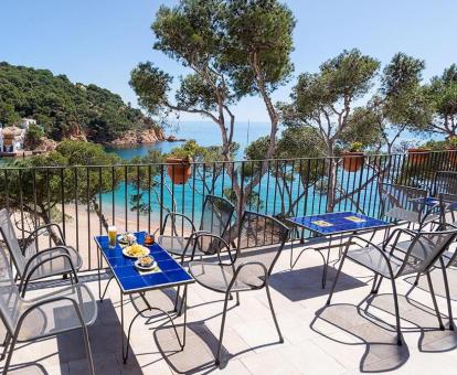 Foto de las instalaciones de este hotel con vistas al mar.