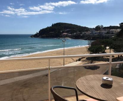 Foto de las instalaciones de este hotel con vistas al mar.