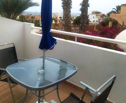 Foto de las instalaciones de este hotel con vistas al mar.