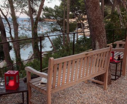 Foto de las instalaciones de este hotel con vistas al mar.