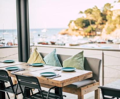 Foto de las instalaciones de este hotel con vistas al mar.