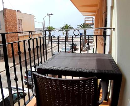Foto de las instalaciones de este hotel con vistas al mar.