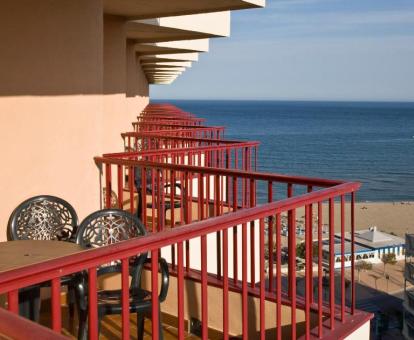 Foto de las instalaciones de este hotel con vistas al mar.