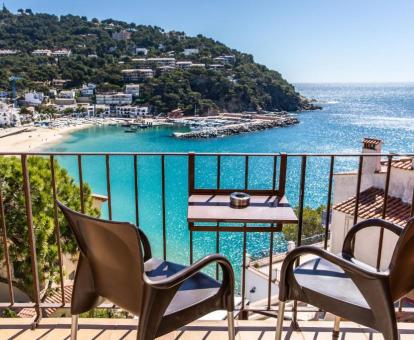Foto de las instalaciones de este hotel con vistas al mar.
