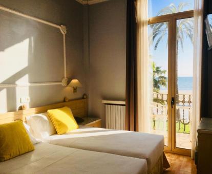 Foto de las instalaciones de este hotel con vistas al mar.