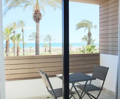 Foto de las instalaciones de este hotel con vistas al mar.