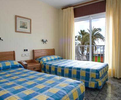 Foto de las instalaciones de este hotel con vistas al mar.