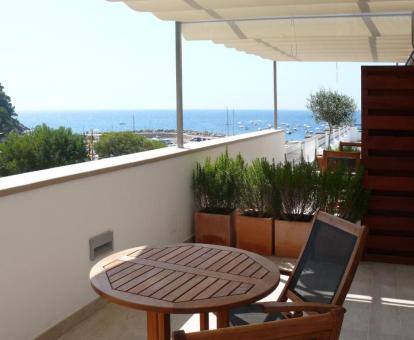 Foto de las instalaciones de este hotel con vistas al mar.