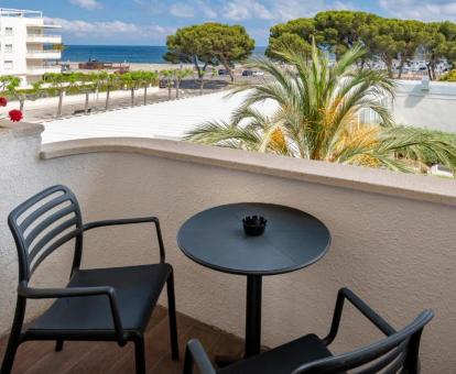 Foto de las instalaciones de este hotel con vistas al mar.