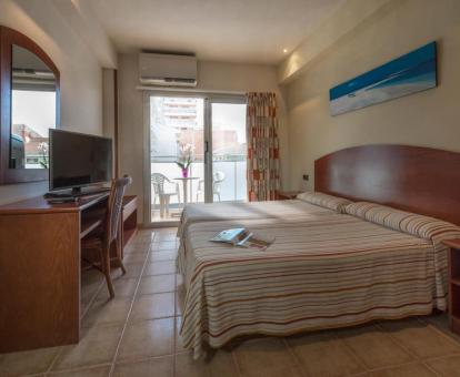 Foto de las instalaciones de este hotel con vistas al mar.