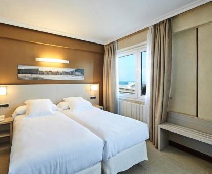 Foto de las instalaciones de este hotel con vistas al mar.