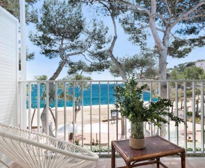 Foto de las instalaciones de este hotel con vistas al mar.