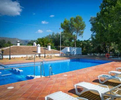 Foto de la piscina al aire libre disponible todo el año de este alojamiento.