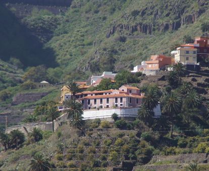 Edificio de este acogedor hotel rural solo para adultos en un tranquilo entorno para descansar.