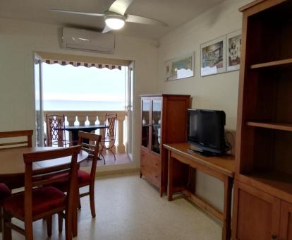 Foto de las instalaciones de este apartamento con vistas al mar.