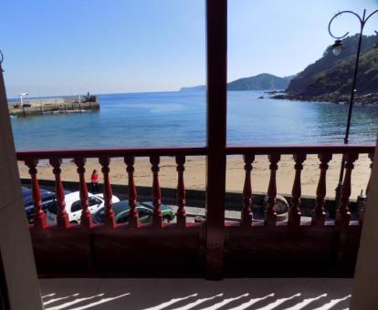 Foto de las vistas al mar desde el balcón de una de las habitaciones.