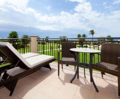 Foto de la terraza de la Suite Junior con fabulosas vistas al mar.