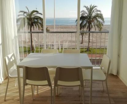 Foto de las instalaciones de este apartamento con vistas al mar.