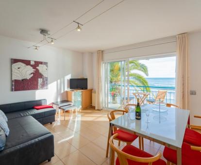 Foto de las instalaciones de este apartamento con vistas al mar.