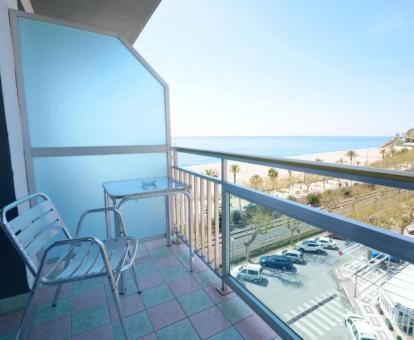 Foto de las instalaciones de este hotel con vistas al mar.