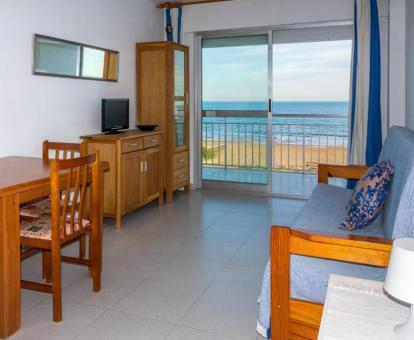 Foto de las instalaciones de este apartamento con vistas al mar.