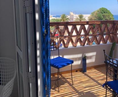 Foto de las instalaciones de este hotel con vistas al mar.